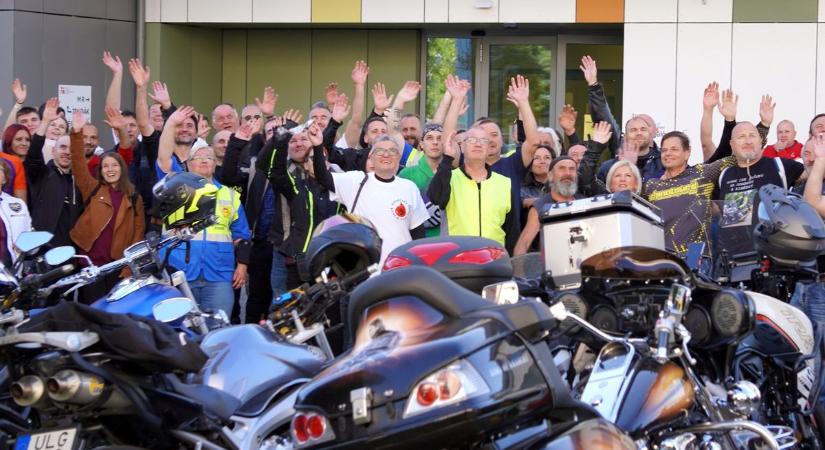 Száz motoros segítette vérével a beteg gyerekeket