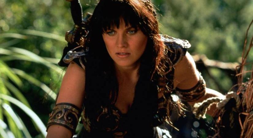 Ő volt Xena, a harcos hercegnő: rövid, szőkés barna hajjal rá se ismerni az 57 éves Lucy Lawlessre