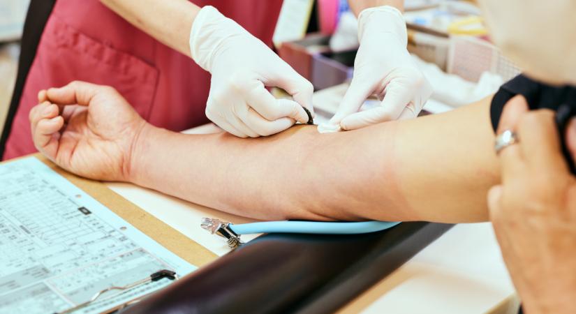 Így zsebelnek be 10 ezer forintot az élelmes magyarok egy véradásért: mutatjuk, hol elérhető