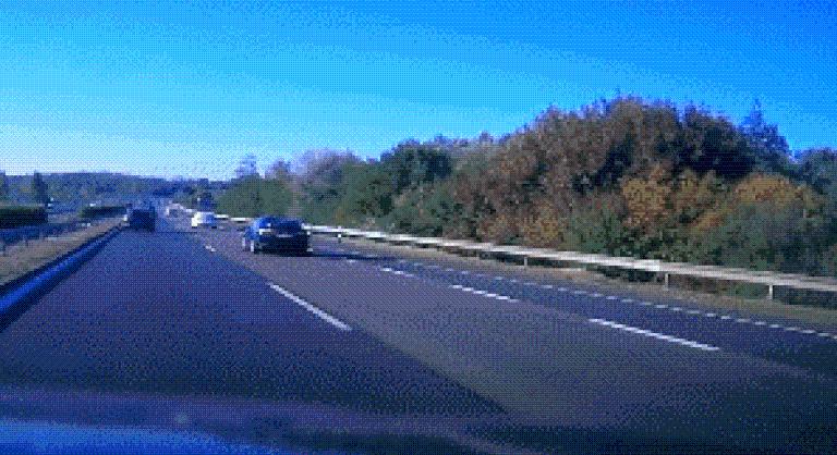 Megdöbbentő videón a szombati, M7-esen történt baleset