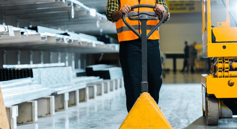 Budapesti raktárban jártak a NAV-osok, nem kerülheti el a bírságot a vállalkozás
