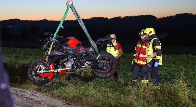 Tragédia: egy ember életét vesztette, amikor két motor ütközött Ausztriában