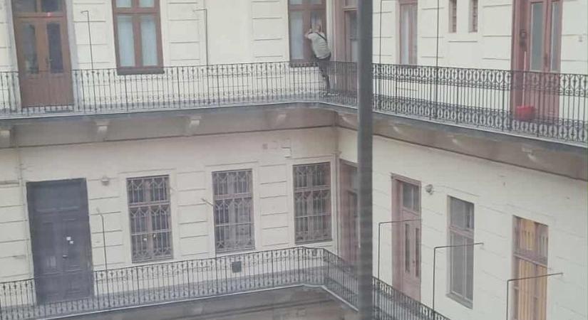 Hátborzongató fotót tett közzé a rendőrség a betörő zuhanásról