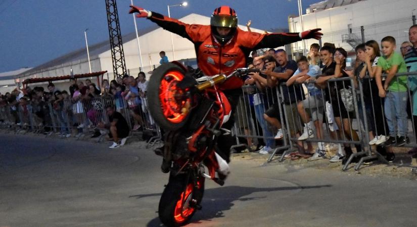 Motoros Családi Nap számos szórakoztató programmal – Bátor Zoltán kaszkadőr trükkjeire is kíváncsiak voltunk