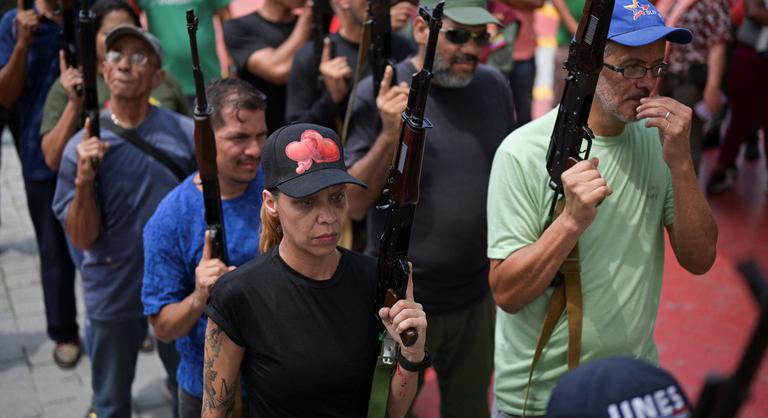 Fokozódik a helyzet Venezuelában, civileket képeznek ki egy esetleges amerikai támadás miatt