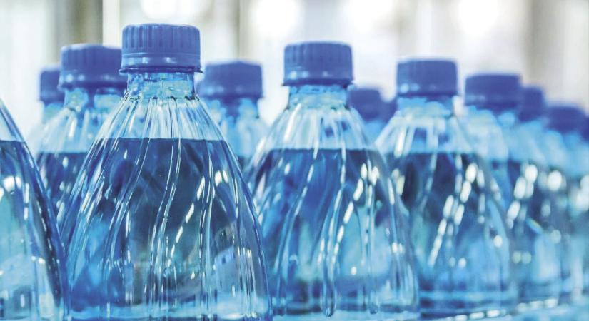 Változnak a PET-palackok: több újrahasznosított műanyag kerül beléjük