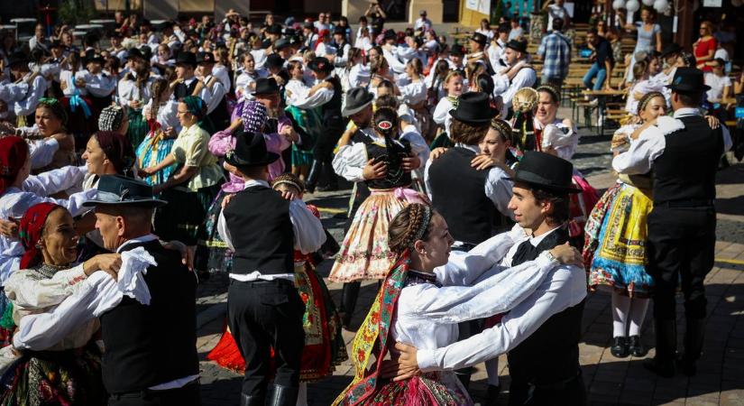 Kárpát-medence népei kapcsolódtak össze – ez történt a Sereglésen! (galéria)