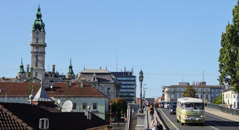 Nosztalgiajárat - Így hódította meg a faros Ikarus 55-ös Győrt - videó, fotók