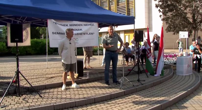 A Belügyminisztérium parlamenti államtitkára szerint a Tisza Párt folyamatosan generálja az agressziót  videó
