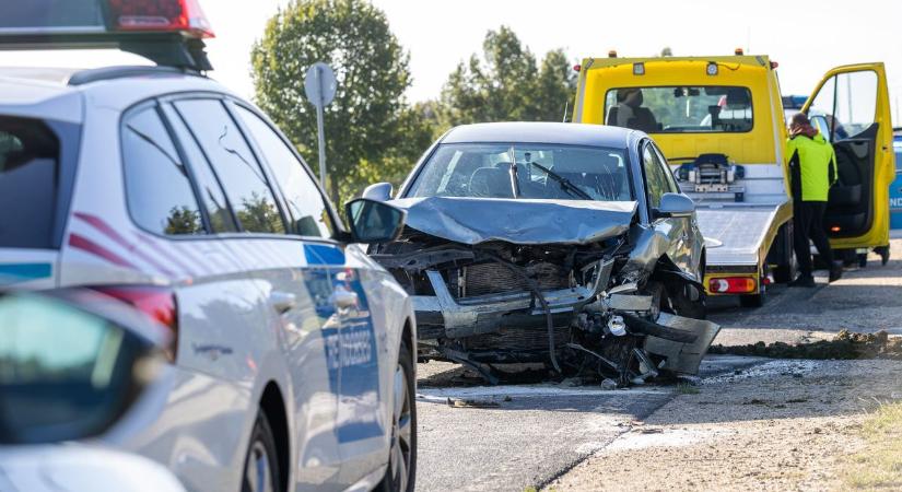 Súlyos baleset bénította meg a 61-es főút forgalmát Baté és Taszár között
