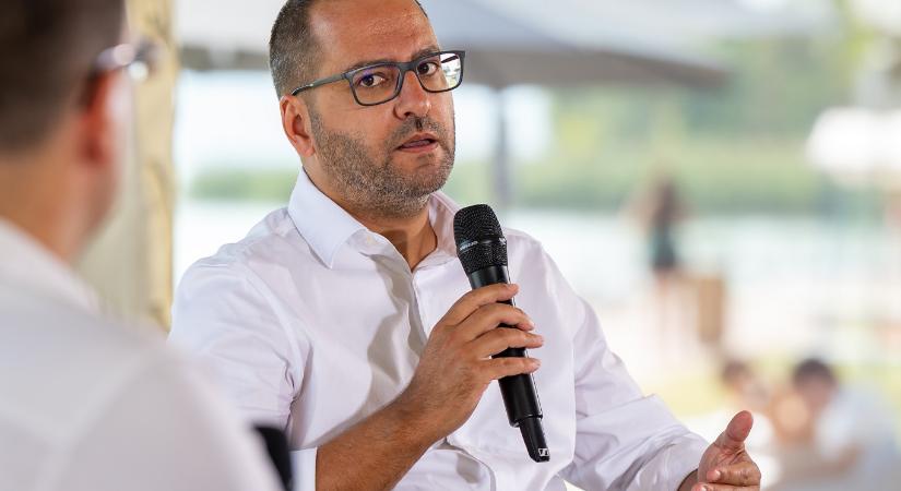 Magyar Péter Lánczi Tamásnak: „Itt a vége a havi 5,5 milliós fizunak, sofőrnek, közpénzen dőzsölésnek”