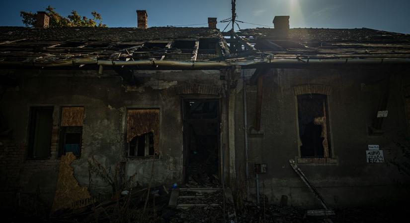 Hátborzongató urbex-kaland a belvárostól karnyújtásnyira: bejártuk a rejtett szellemvárost – galériával, videóval