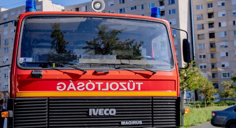 Lángra kapott egy lakás Miskolcon – kilenc ember menekült az épületből!