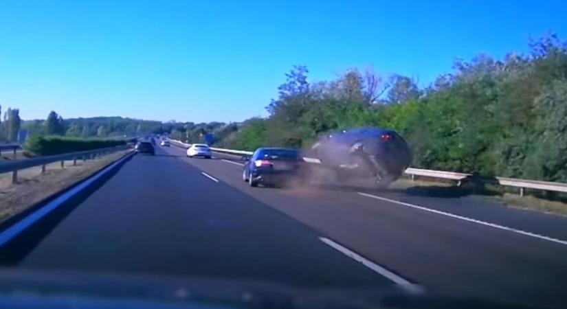 Ittasan okozott súlyos balesetet az M7-esen – videó készült az esetről