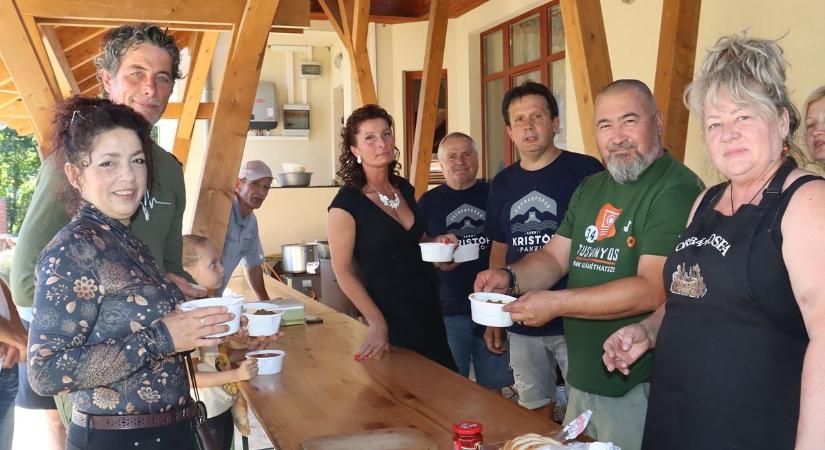 Töltelékes káposzta, puliszka, tokány és birkapörkölt – az erdélyi konyha ízeit kínálta a rendezvény (galéria, videó)