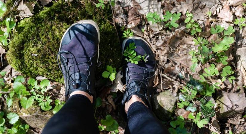 Miért hordanak egyre többen lapos cipőt? A barefoot 4 tagadhatatlan előnye