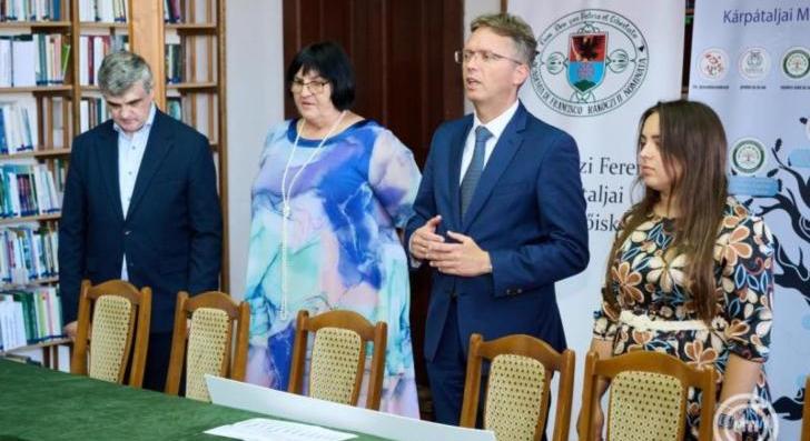 A magyar kormány kiáll a magyar nyelvű, szívű és lelkű oktatás mellett