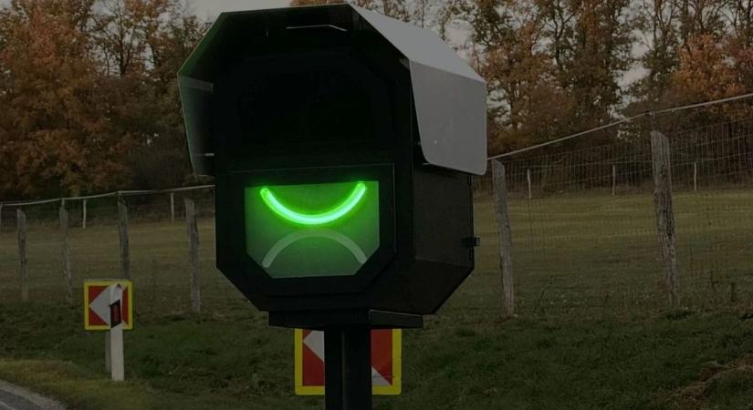 Csak mosolyog, vagy büntet is az új traffipax?