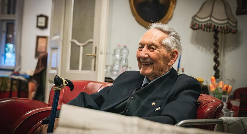Horthyval utazott, szovjet tankokat lőtt ki, ma 102 éves – Interjú Bercsényi Miklóssal