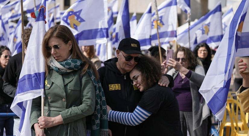 Az izraeli külügyminisztérium, politikusok és a túszok családtagjai elítélték a palesztin állam elismerését