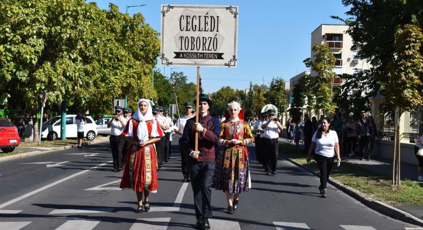 Különös látvány fogadta a Ceglédre érkezőket, még mindig a hatása alatt vannak