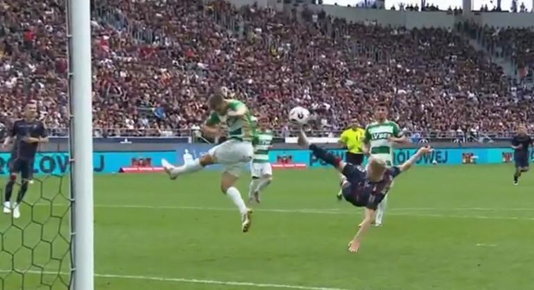 Parádés gólt ollózott a magyar válogatottba meghívott futballista – videó!