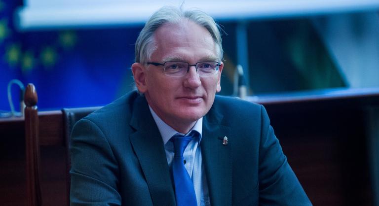 Pártkatonának nevezte a DK Juhász Imrét, nem szavazzák meg ombudsmannak a volt AB-elnököt