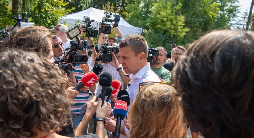 Még el sem kezdődött a tüntetés, Menczer Tamás máris nekiment