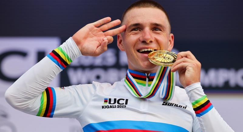 Kigali 2025: Remco Evenepoel sorozatban harmadszor aranyérmes időfutamban