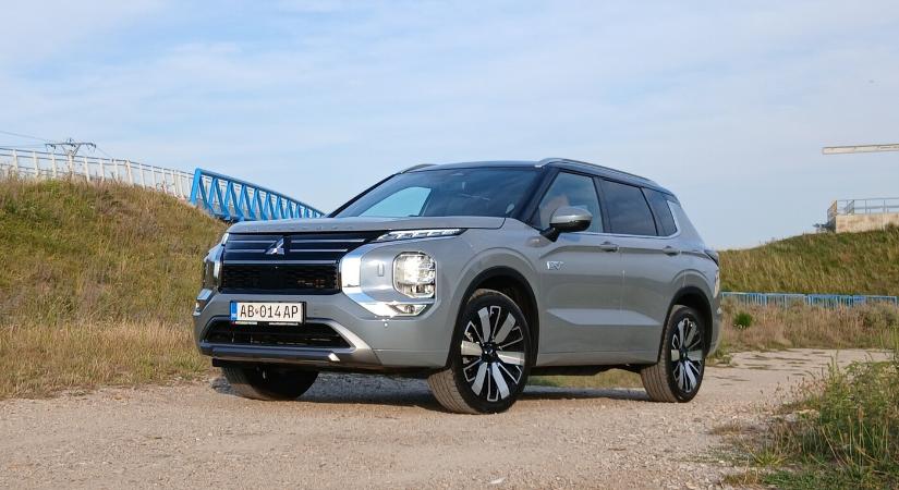 Ilyet a Mitsubishi Outlander eddig nem tudott
