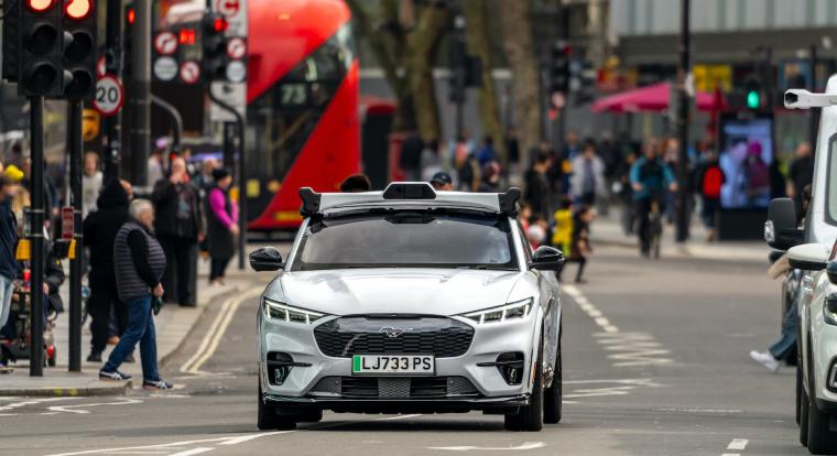 Az Nvidia újabb 500 millió dolláros befektetést tervez, ők sem akarnak kimaradni a robotaxi buliból