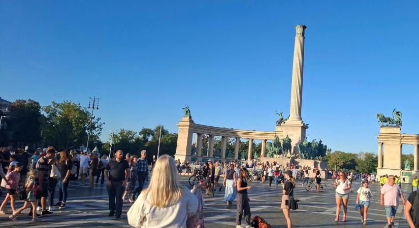 Még a balos elemző szerint is kevesen vannak az influenszerek tüntetésén (FOTÓK)