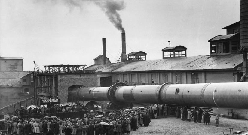 Ahol egykor ezrek dolgoztak: így nézett ki a lábatlani cementgyár fénykorában  fotók