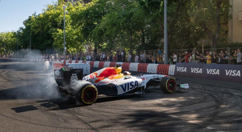 Ilyen volt a budapesti Red Bull-bemutató, és így néz ki 54 évesen David Coulthard (KÉPGALÉRIA)