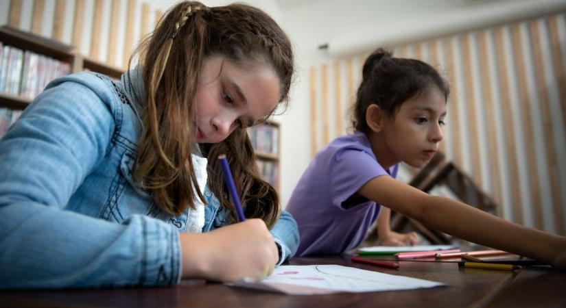 Könyvet írt, céget alapított és dalokat szerzett az igazi csodagyerek