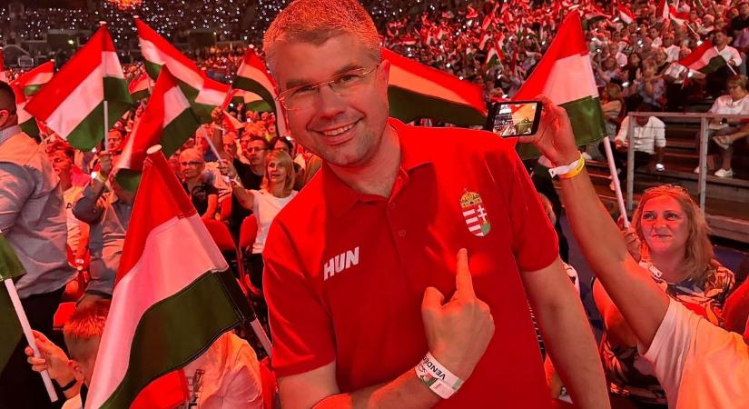 „Oda lőjjetek” – újabb fideszes politikus halálára buzdítottak a közösségi médiában