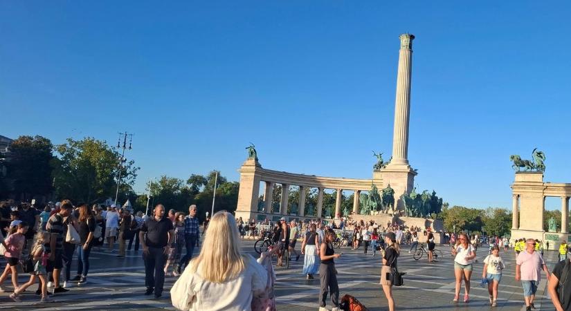 Kafka vagy Örkény tollára illene az a tüntetés, ahol „Mocskos Fideszt” skandálva szólalnak fel a gyűlölet ellen