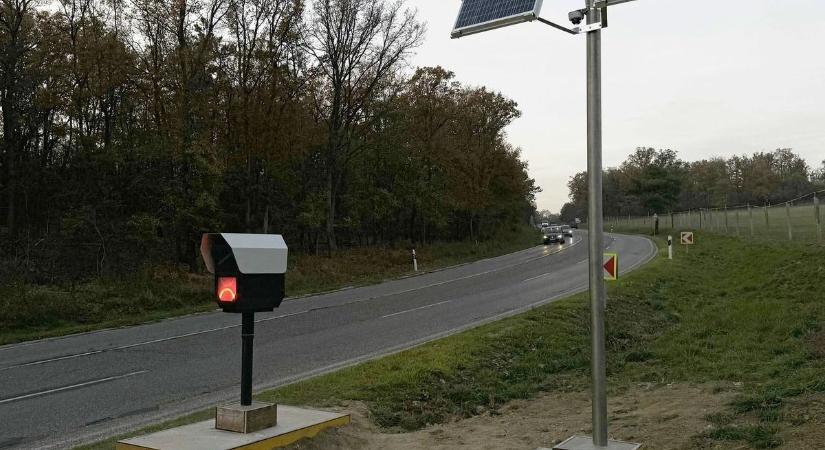 Drága fotókat készítenek a magyar smiley-s traffipaxok? Most lehullt a lepel - videó