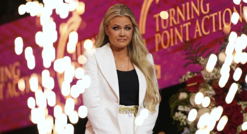 Erika Kirk, az özvegy megrázó beszéde Charlie Kirk búcsúztatásán: „láttam utána a testét”