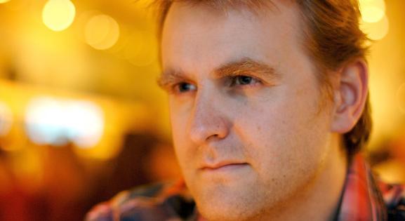„Utáltam Charles Dickenst” – 3 könyv, ami John le Carré fiának fontos volt