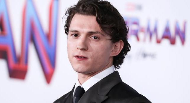 Agyrázkódást kapott Tom Holland, leállították a Pókember 4. forgatását