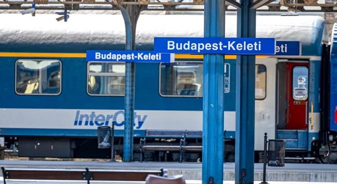 Újraindult a forgalom a Keletiben, de hétfőn még akadnak fennakadások
