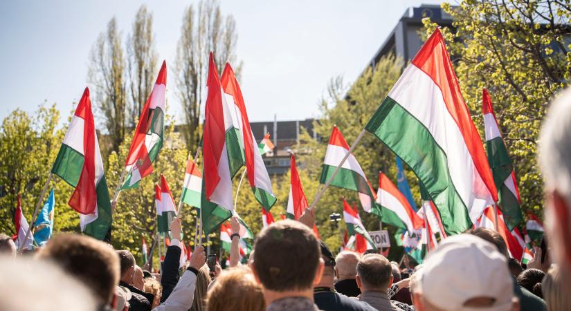 „Levegőt!” – több tízezren álltak ki a megosztottság ellen Budapesten