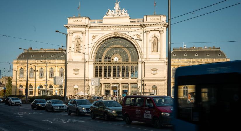 Továbbra is akadozik a forgalom a Keletiben