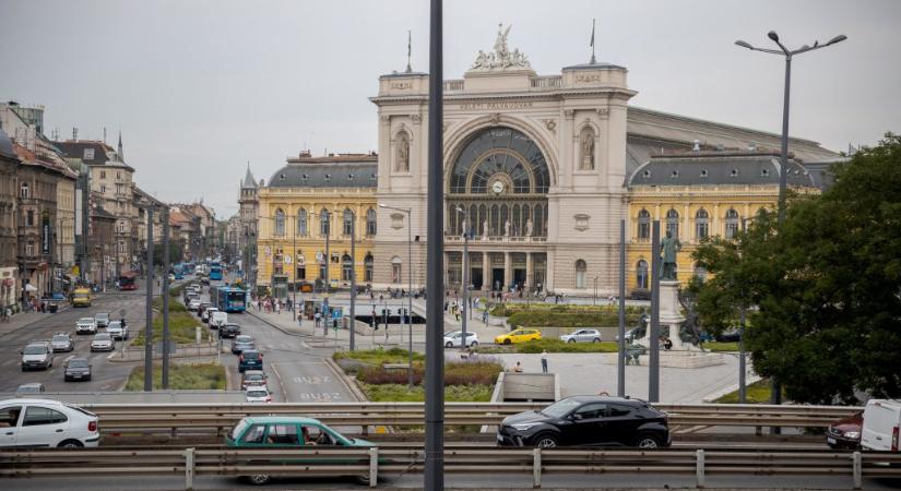 Hétfőre sem sikerült teljesen megnyitni a Keleti pályaudvart