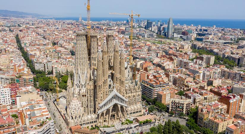 Teljesen leállt Barcelona környéke, elmosta az özönvíz a közlekedést