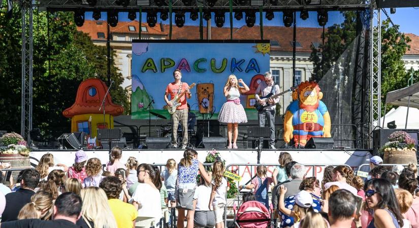 Így buliztak a legkisebbek – az Apacuka zenekar is jókedvet hozott (galéria)