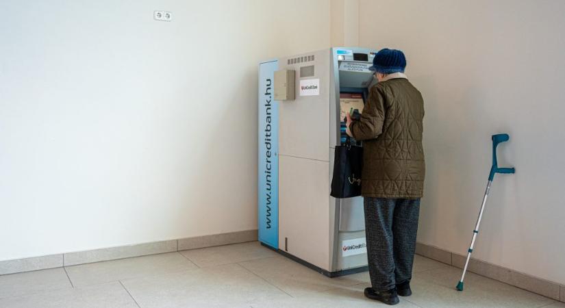 Ekkor érkezik az októberi nyugdíj és a családi pótlék