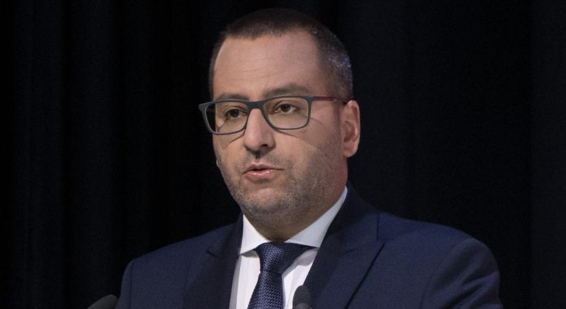 Összeférhetetlenségi vizsgálatot kezdeményez Orbán Viktornál az Ügyvédkör Lánczi Tamás DPK-tagsága miatt