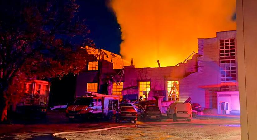 Oroszország és Ukrajna egymást bombázták hajnalban, civilek vesztették életüket mindkét oldalon